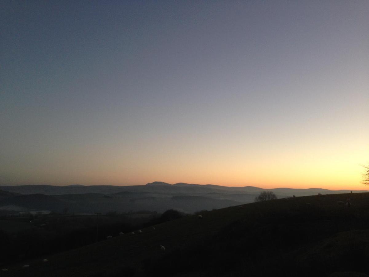 Owl Barn At Penygaer Great Views Of Brecon Beacons Villa Llandovery Buitenkant foto